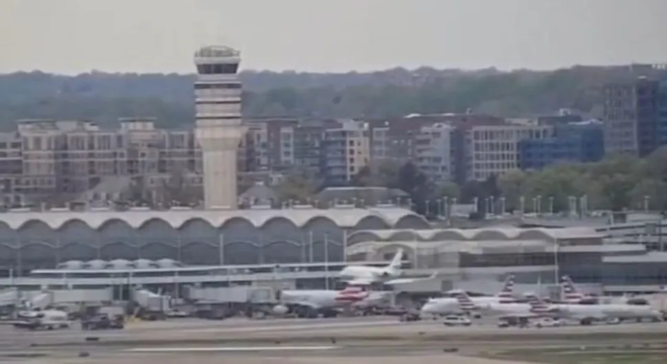 aerodrom ronald regan.webp